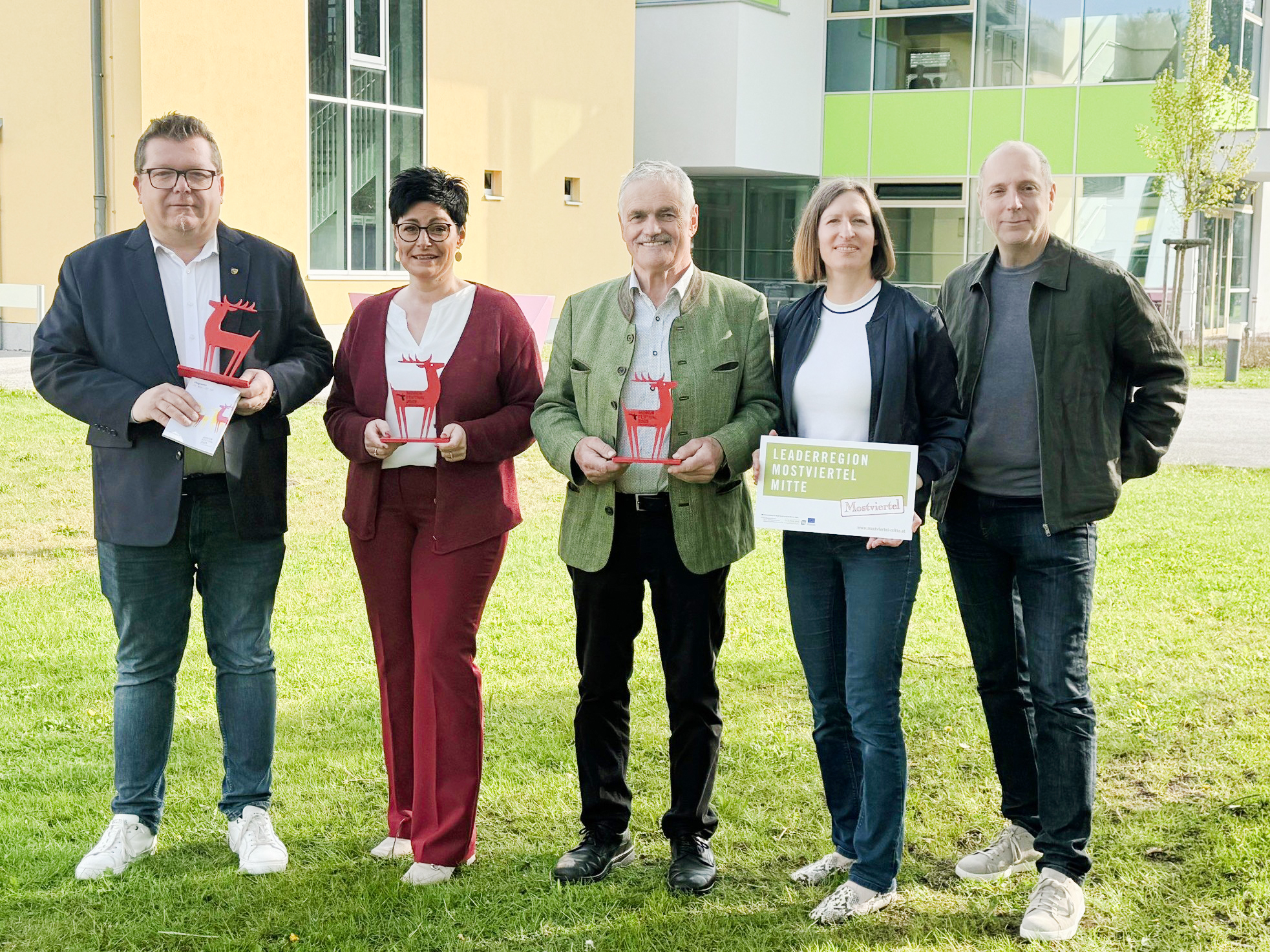 Foto Hirschübergabe HLW groß bearb